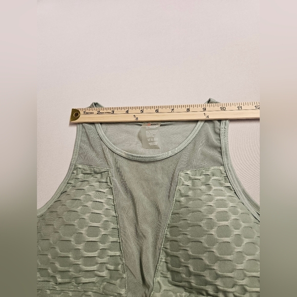 LA Society Size Med ,Sage Green Textured Sports Bra - Picture 2 of 8